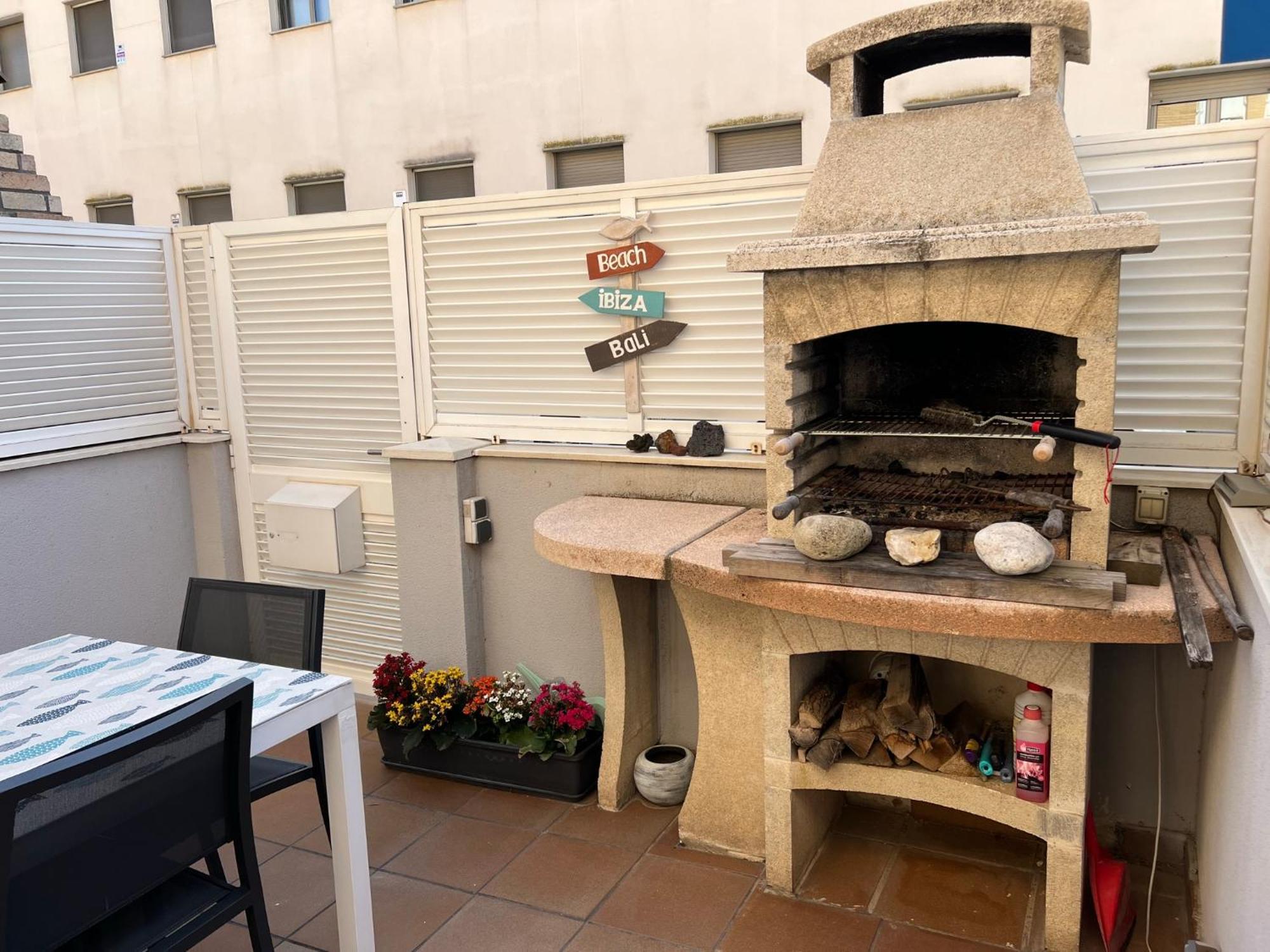 Cozy Beach House With Pool & Bbq Cubelles Eksteriør billede